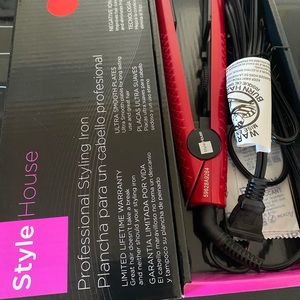 Ceramic flat iron lifetime warranty NWT